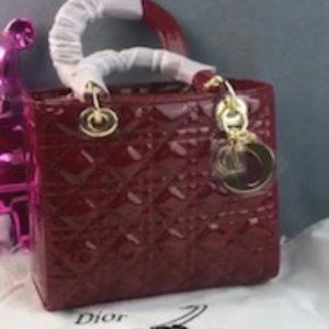 Brand : Dior Size : Small Color : Red Patent Leather Serial number : 19-MA-0168